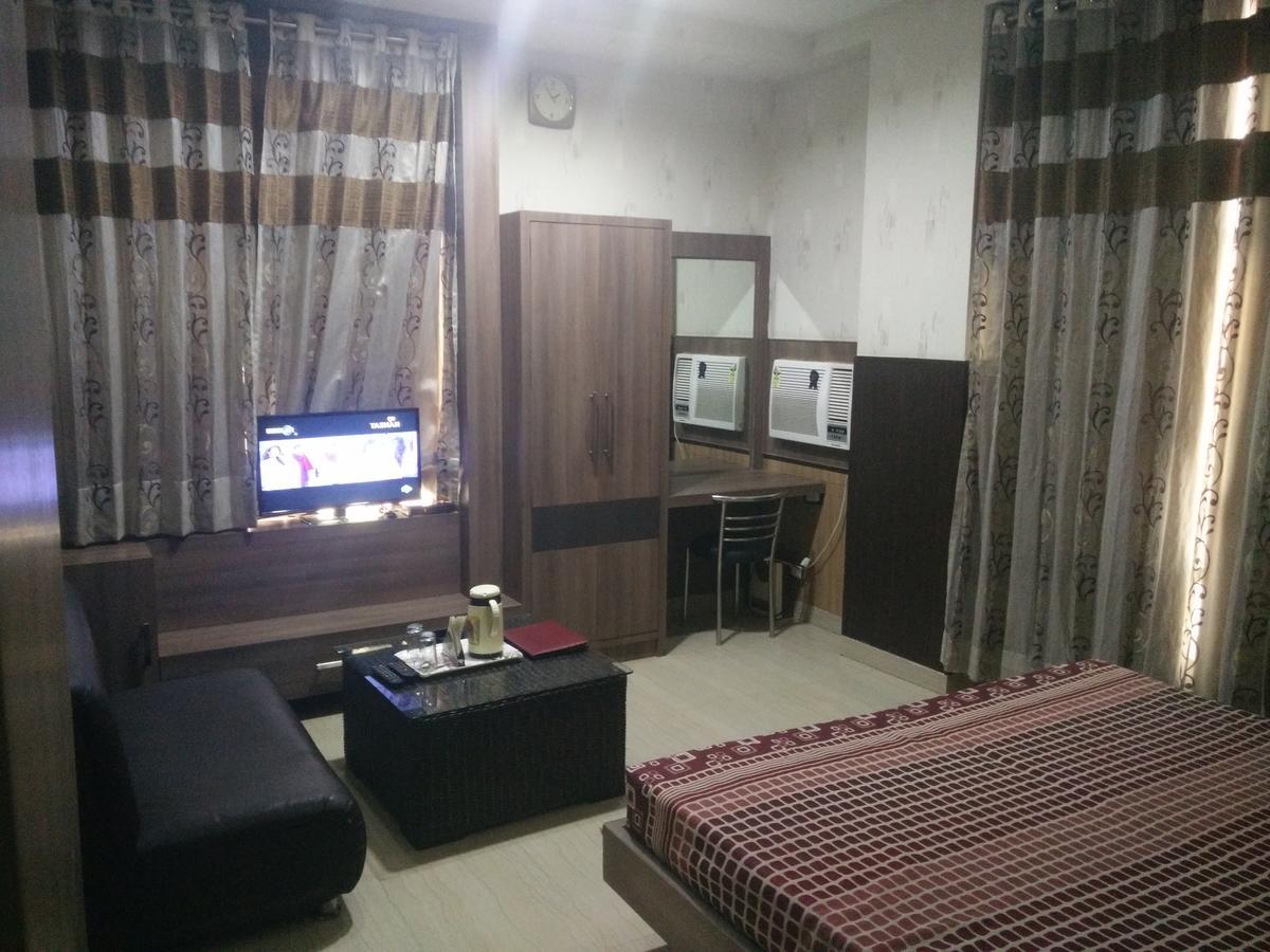 Hotel Desire Hisār Екстериор снимка