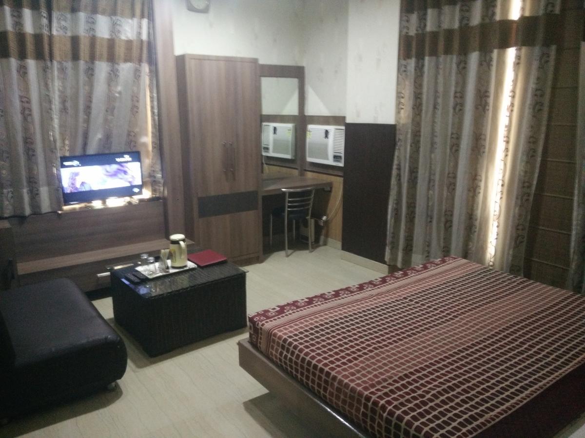 Hotel Desire Hisār Екстериор снимка
